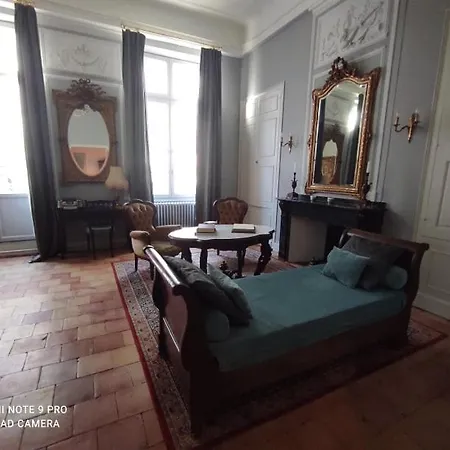La Barbes Apartment *